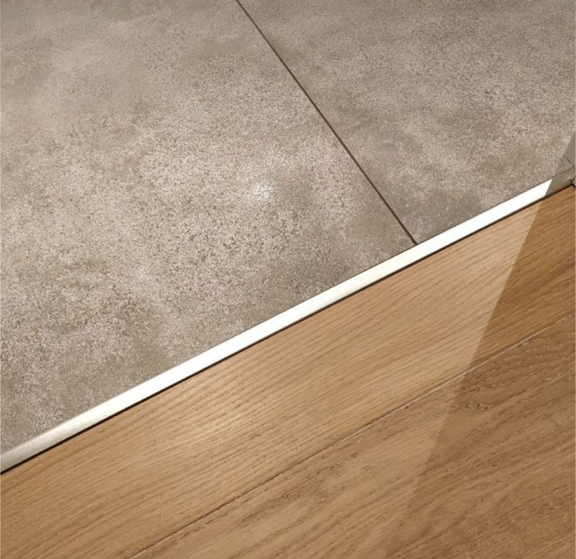 FLOOR STRIP DIVIDER